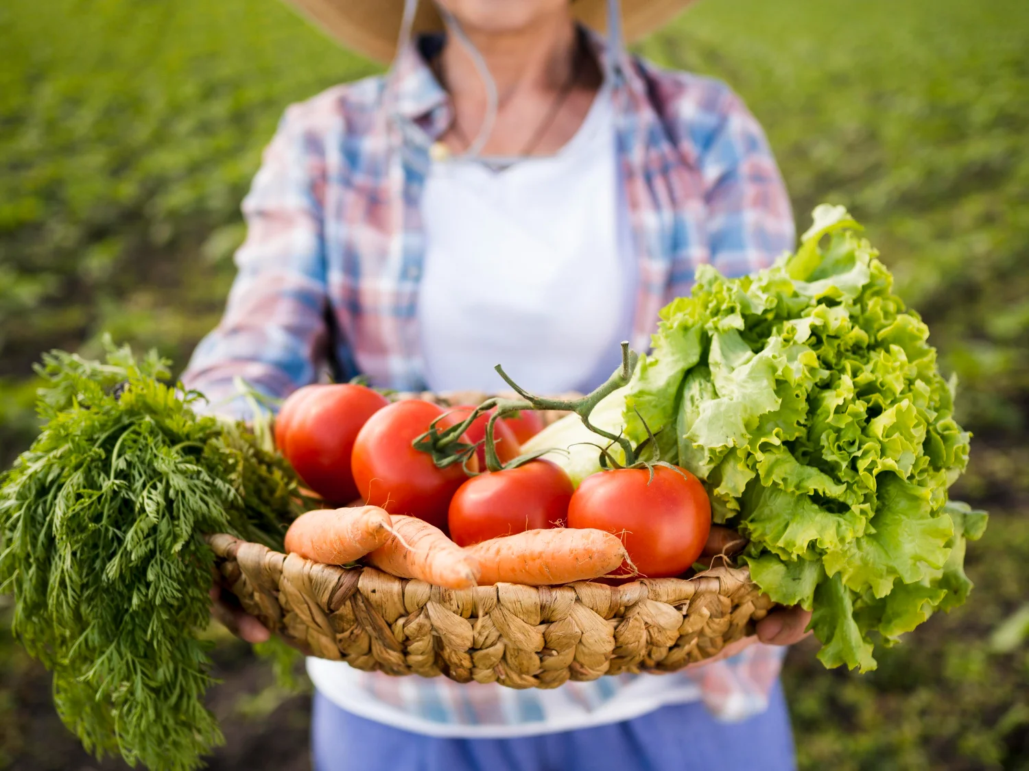 Mujer con verduras